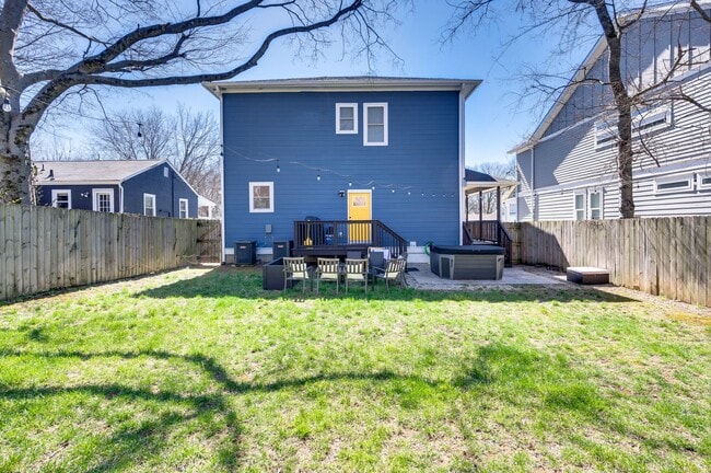 Building Photo - 1007 Dew St