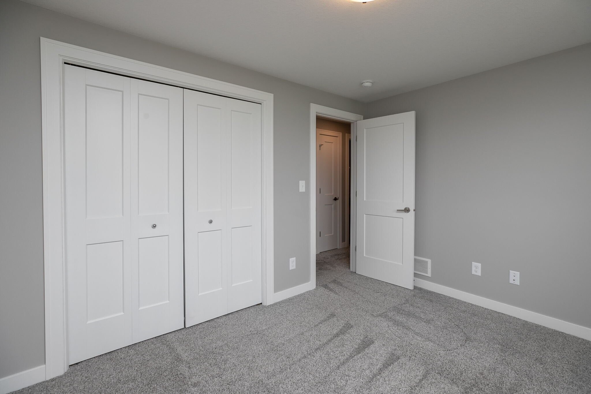 Building Photo - 699 Steenhoek Ln NE
