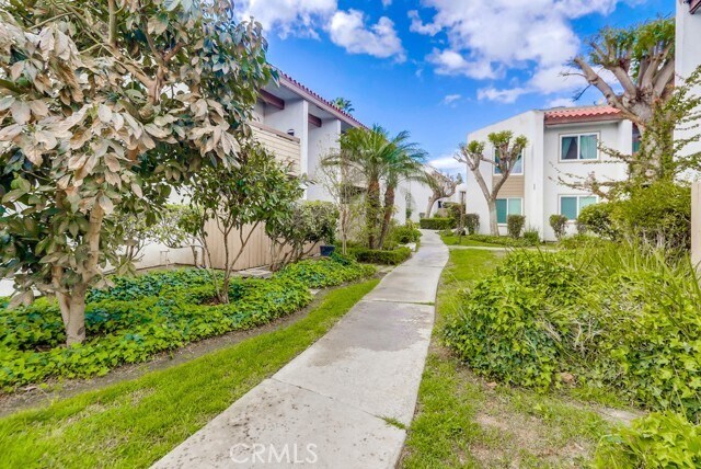 Building Photo - 2511 W Sunflower Ave