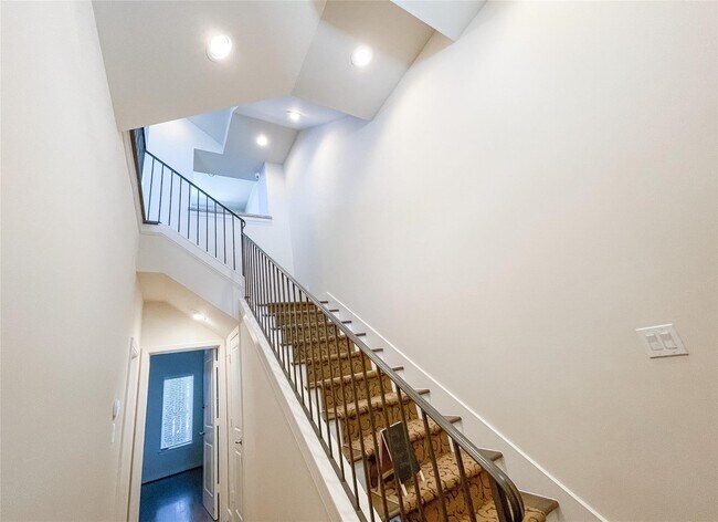 Building Photo - 4805 Jackson St