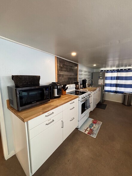 Building Photo - 2 Bed/1 Bath