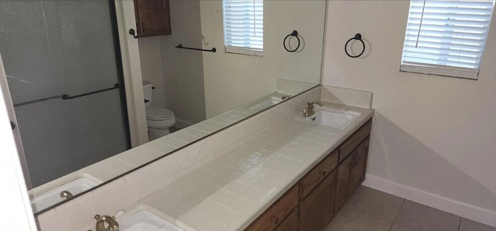 Building Photo - 2090 N Berkeley Ave