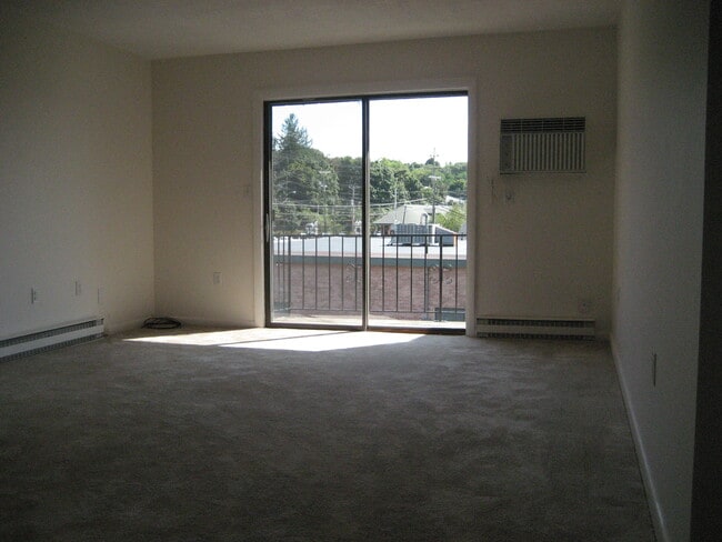 Building Photo - 20 Amici Way