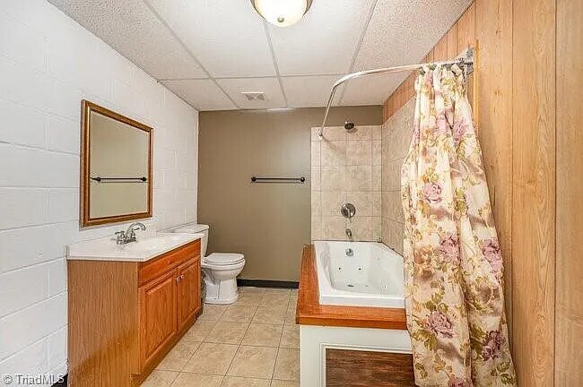 Building Photo - Earn Wealth While Leasing - Like a Homeown...