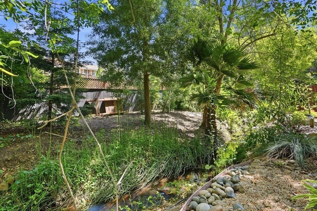 Building Photo - Beautiful Spacious 3-bedroom 2-Bath in Oakland!