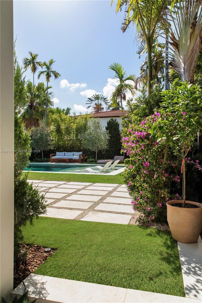 Building Photo - 4430 Royal Palm Ave
