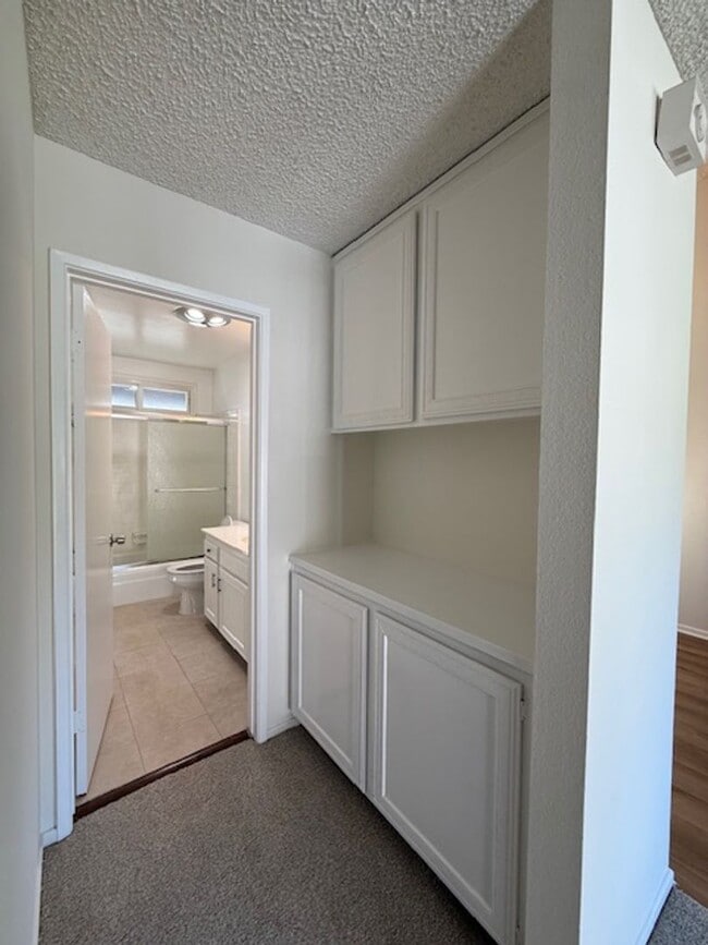 Building Photo - 420-22 Rees Street