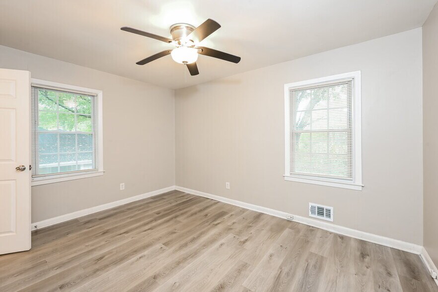 Building Photo - 3135 Robin Rd