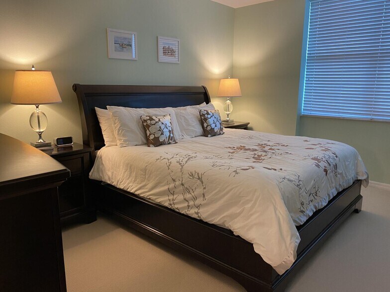 Building Photo - 700 E Boynton Beach Blvd