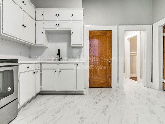 Building Photo - 1740 NW 11th St