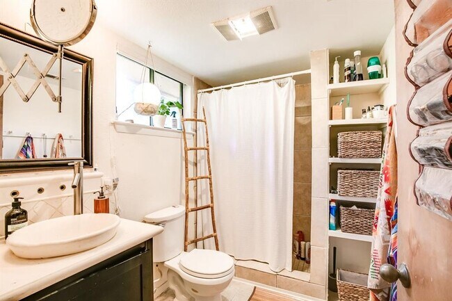 Building Photo - 2400 Thornton Rd