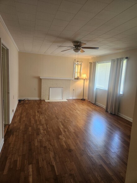 Building Photo - 410 West Ave