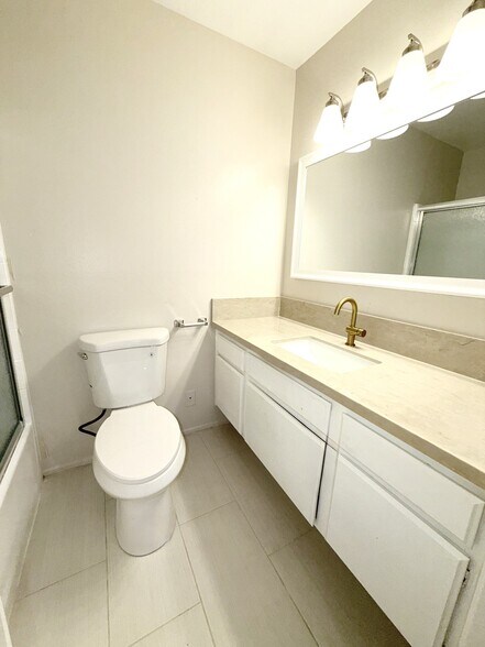 Building Photo - 620 E San Jose Ave