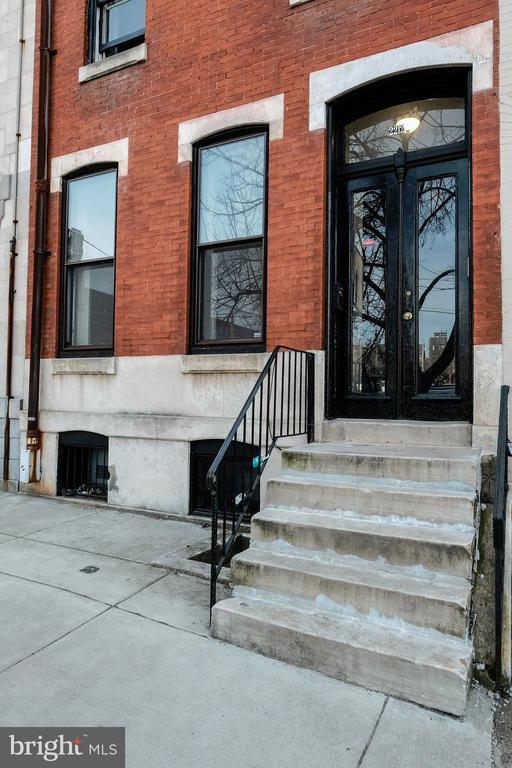 Building Photo - 2212 Fairmount Ave