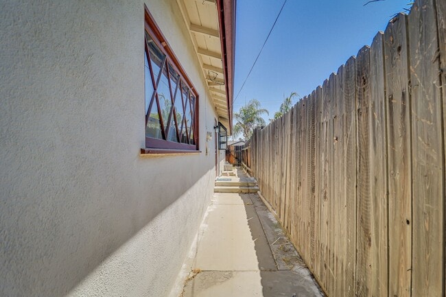 Building Photo - 2301 Faye Ln