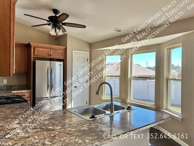 Building Photo - 648 W Marguerita Dr