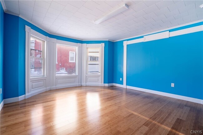 Building Photo - 599 Albany St