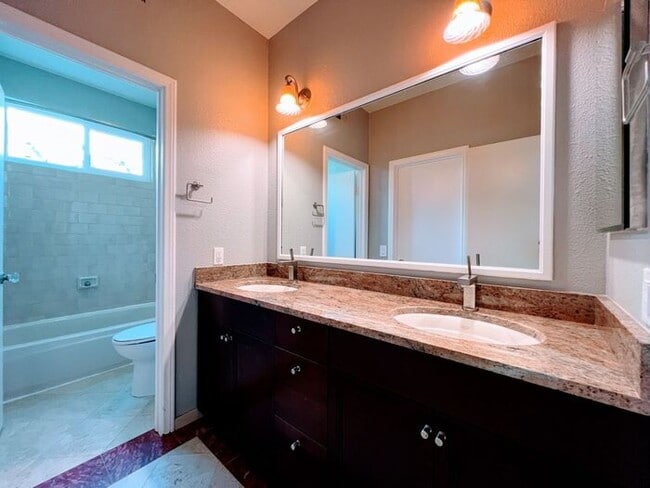 Building Photo - Breathtaking 3 Bed / 2.5 Bath Single Story...