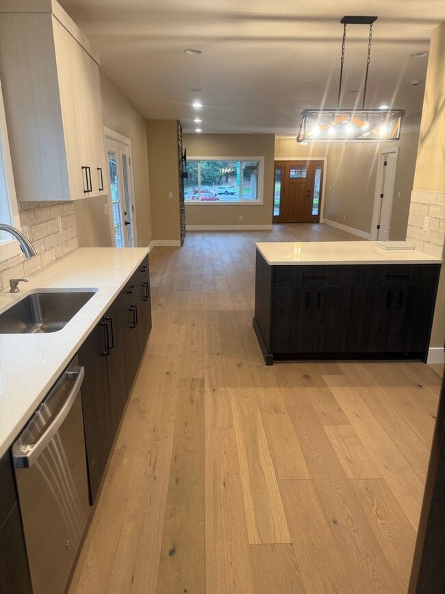 Building Photo - Newly Remolded 4-bedroom 3 bath Home in Downtown Woodland WA