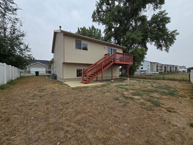 Building Photo - 1317 Mirror Lake Ln