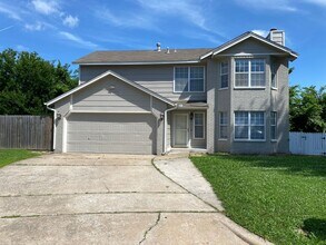 Building Photo - Updated 3 Bedroom, 2-1/2 Bathroom House on a Cul-de-sac