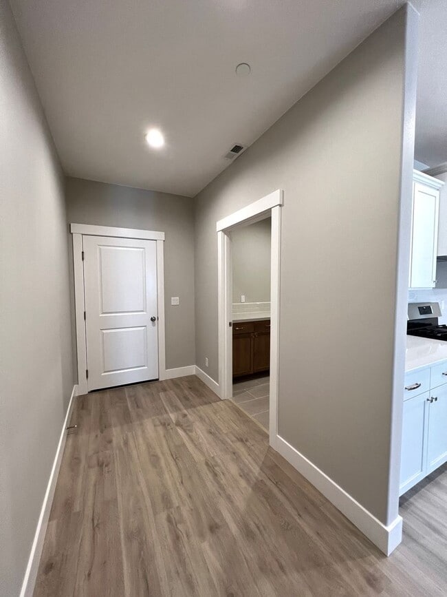 Building Photo - 2609 Sunray Ave