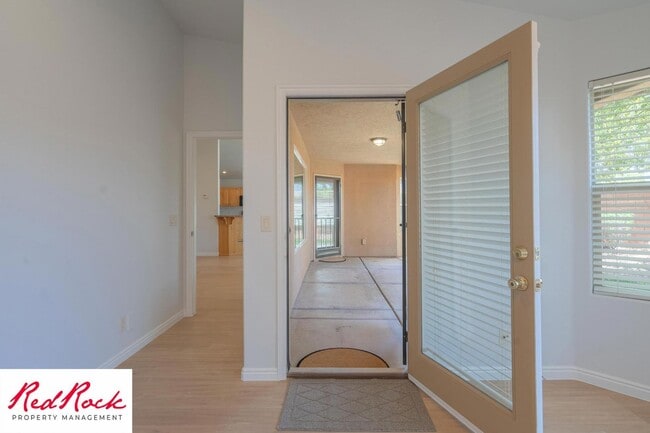 Building Photo - 4 Bedroom in Amber Estates - Newer LVP Flooring throughout home!