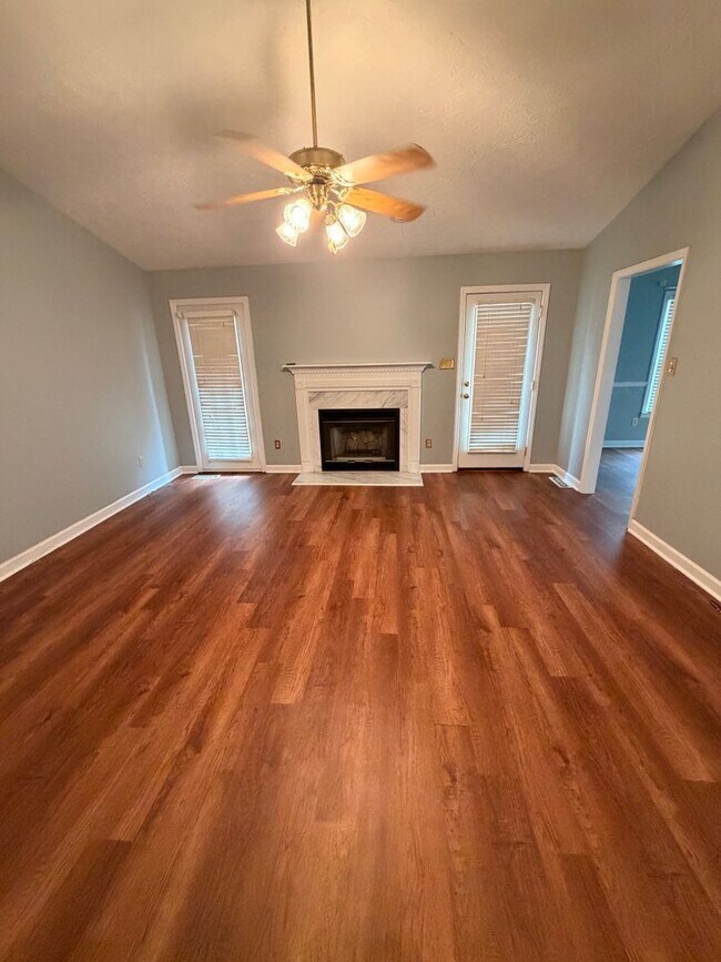 Building Photo - 3BR Home | Granite Kitchen | Fireplace | Deck | Fenced Yard