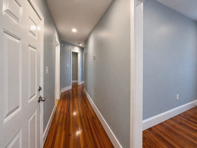 Building Photo - 9 Nightingale St