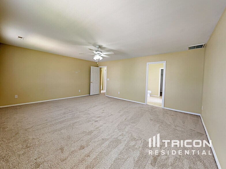 Building Photo - 2801 Buckleigh Dr
