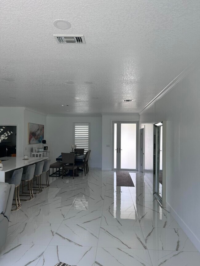 Building Photo - 3158 SW Martin St