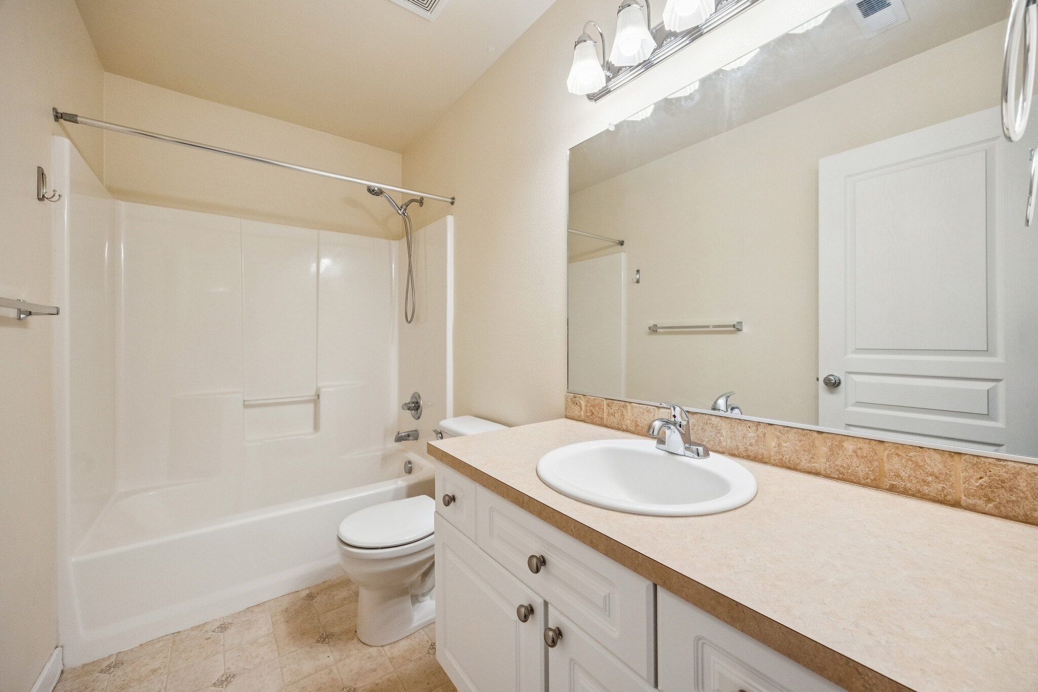 upstairs bathroom - 325 NW 209th Ave