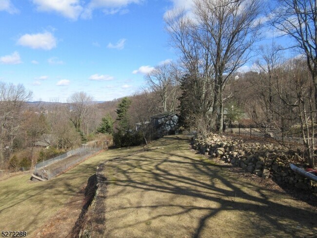 Building Photo - 416 Springbrook Trail