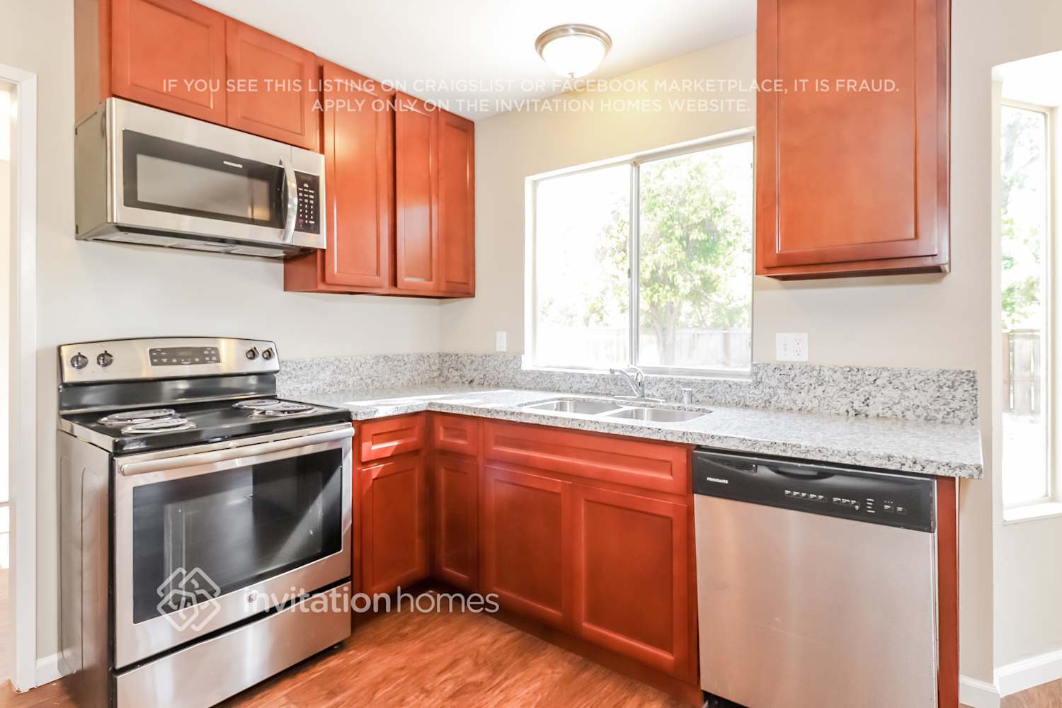 Building Photo - 2954 Redwood Dr