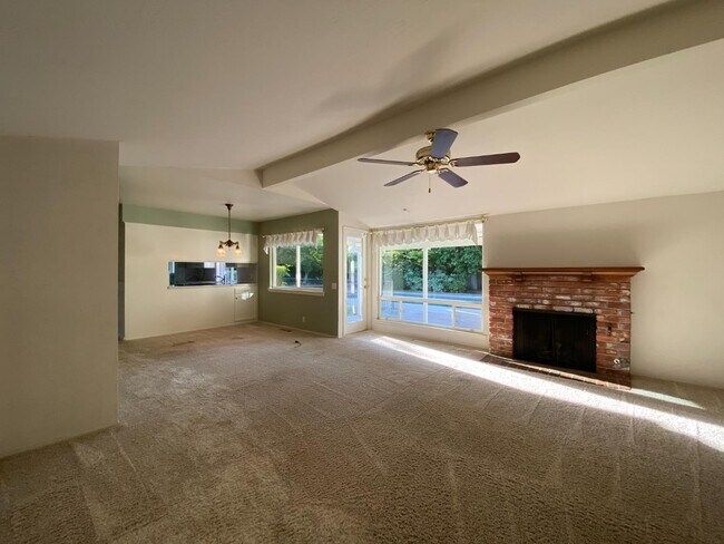 Building Photo - 1217 W Tenaya Way