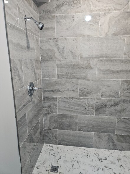 Building Photo - 115 W Chew Ave