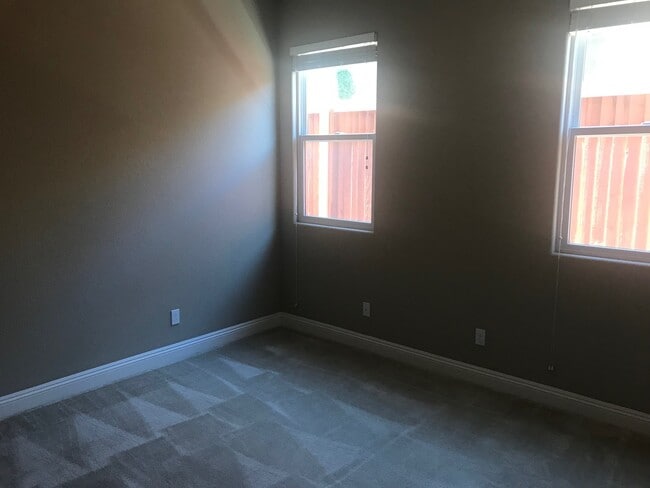 Building Photo - Charming 2 Bed 2 Bath - Trilogy at The Vineyards