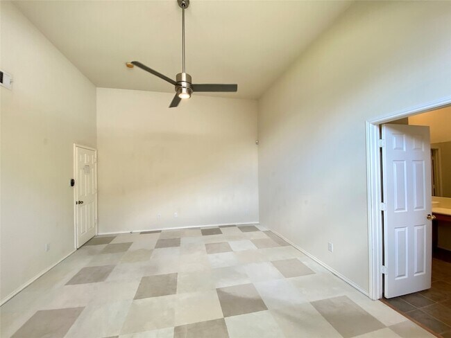 Building Photo - 1420 Hudspeth Dr