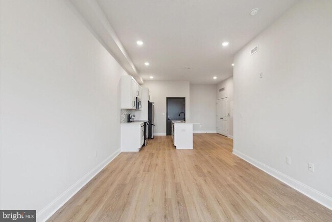 Building Photo - 2157 E Lehigh Ave