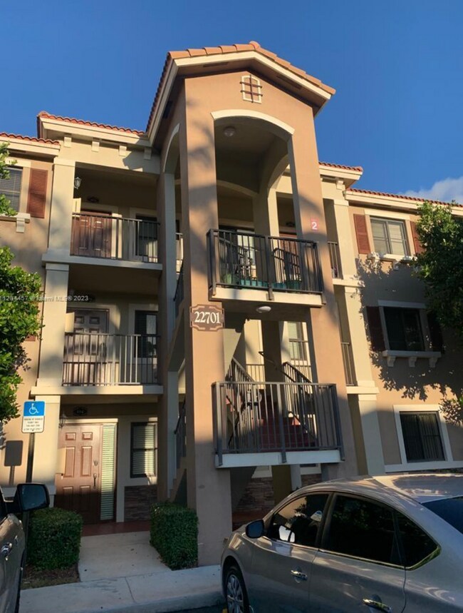 Building Photo - Live in this spacious 2 bedrooms, 2 full b...