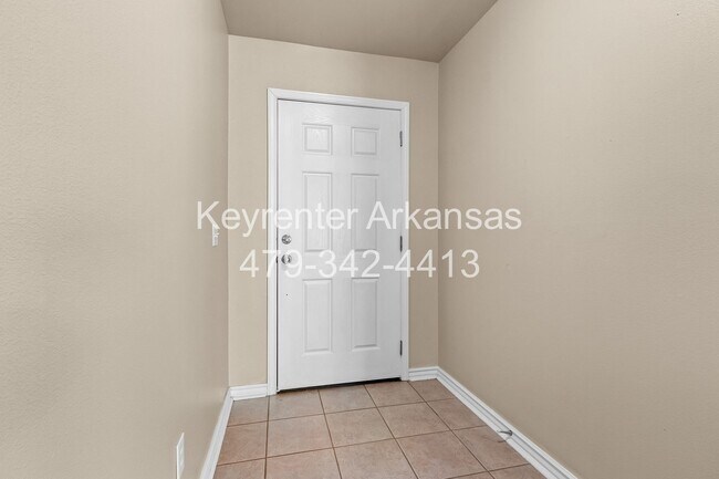 Building Photo - This home is the perfect choice for you in Elkins!