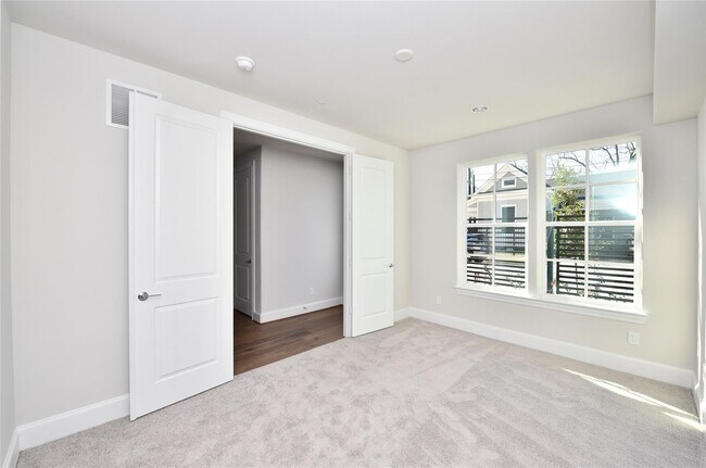 Building Photo - 706 Cage St