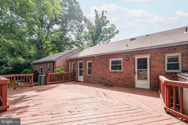Building Photo - 5708 Dawes Ave