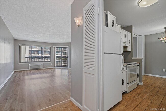 Building Photo - 200 High Point Dr
