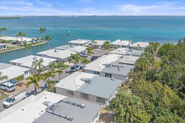 Building Photo - 914 Spanish Dr S