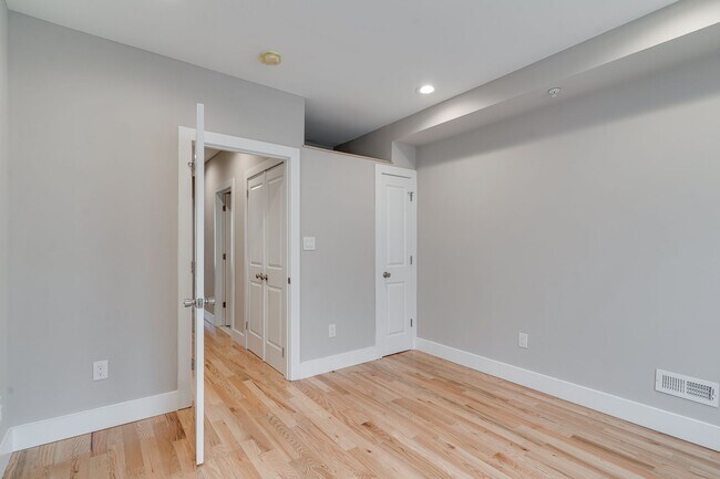 Building Photo - Brand New Luxury Home Brewerytown