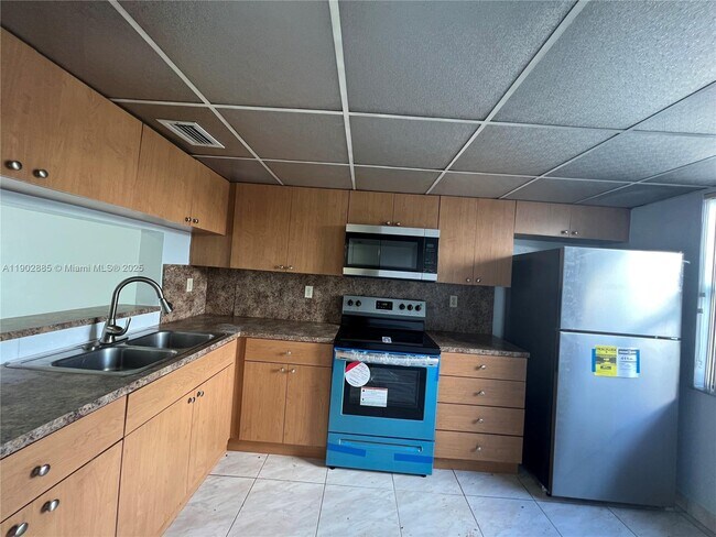 Building Photo - 10060 NW 9th St Cir