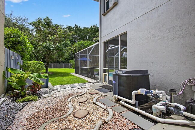Building Photo - 3738 Old Lighthouse Cir