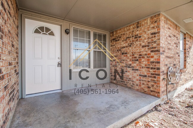 Building Photo - 1038 S Highland Dr