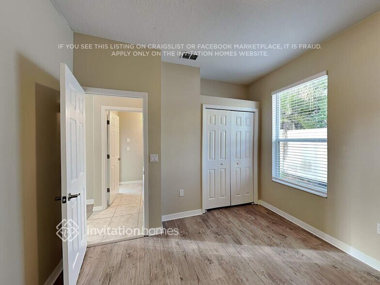 Building Photo - 12423 25th Ct E